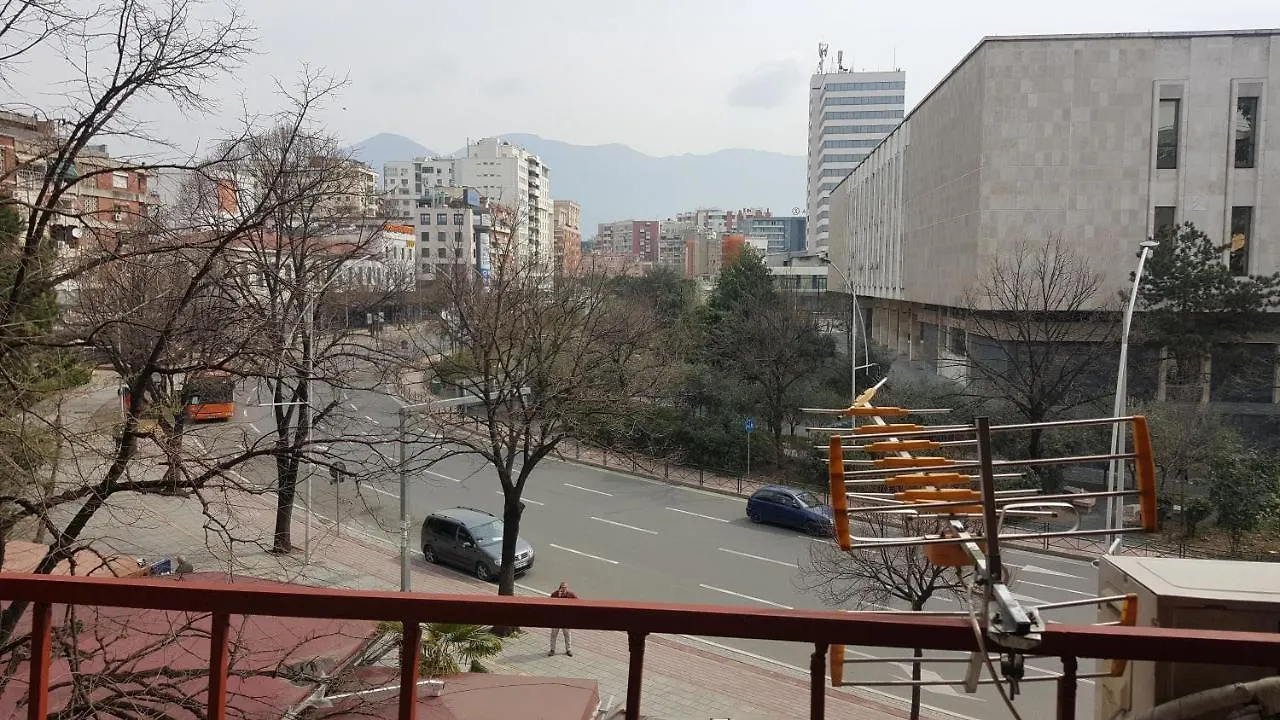 アパート Entire Nice Apartment, In The Center ティラナ